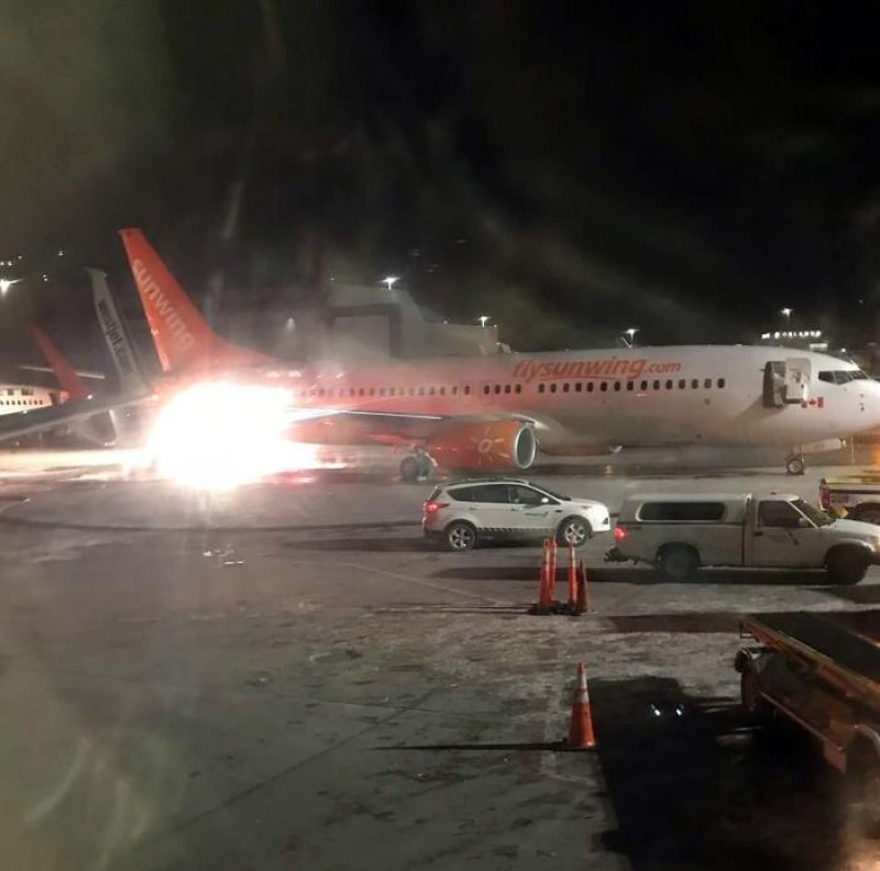 Imagem Ilustrando a Notícia: Dois aviões se chocam na pista do aeroporto de Toronto