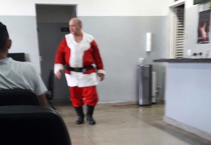 Imagem Ilustrando a Notícia: Agredido motorista de ônibus que se veste de Papai Noel na Grande Goiânia