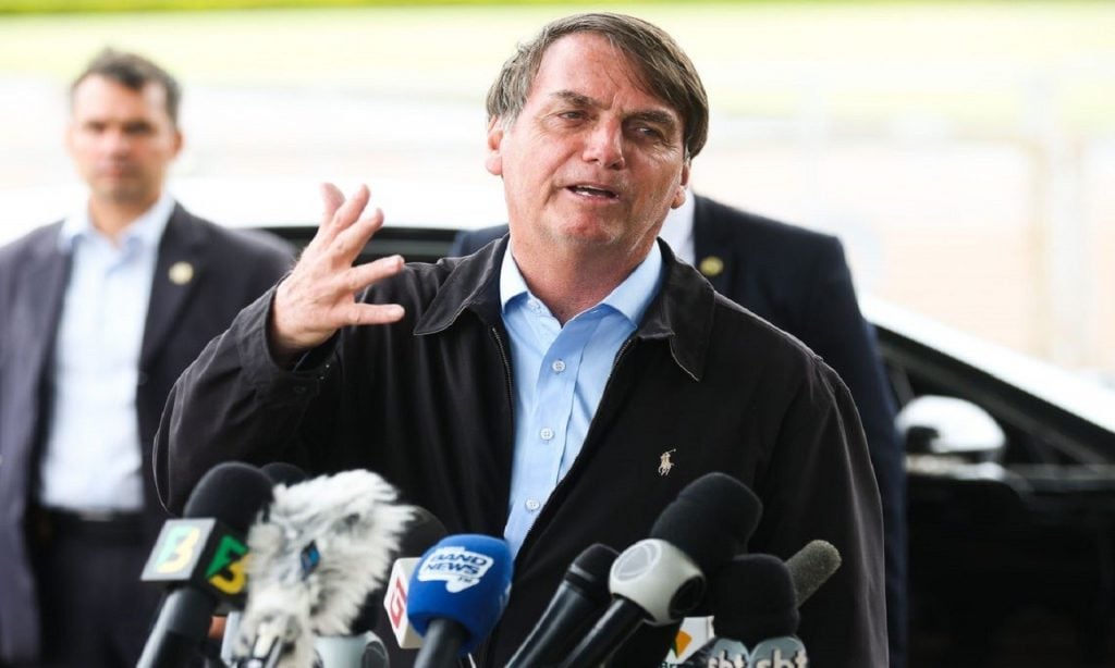 Imagem Ilustrando a Notícia: Bolsonaro cancela readmissão de Santini e transfere PPI para Economia