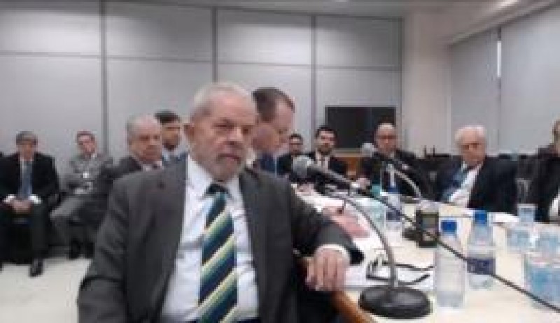 Imagem Ilustrando a Notícia: Lula afirmou que “nunca houve a intenção de adquirir triplex”
