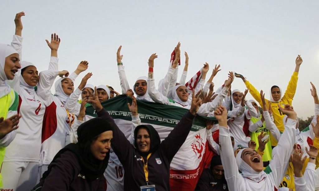 Imagem Ilustrando a Notícia: Fifa pressiona Irã para permitir mulheres em estádios de futebol
