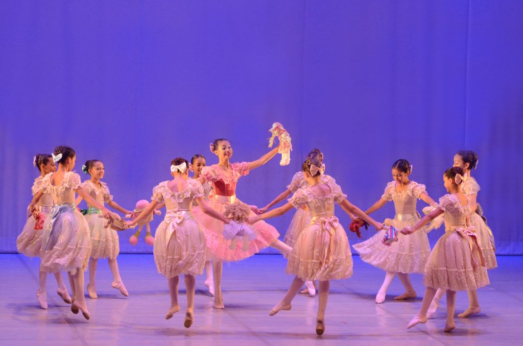 Imagem Ilustrando a Notícia: Bailarinos do Basileu participam de circuito nacional de dança