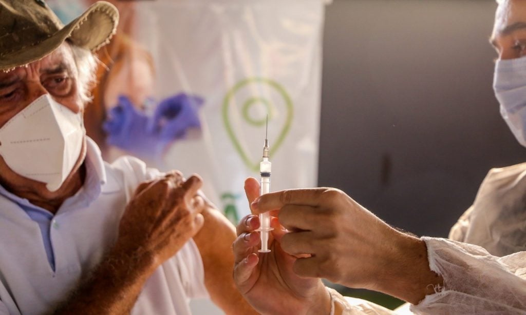Imagem Ilustrando a Notícia: Menos de 10% dos municípios goianos estão aptos a vacinar em domicílio