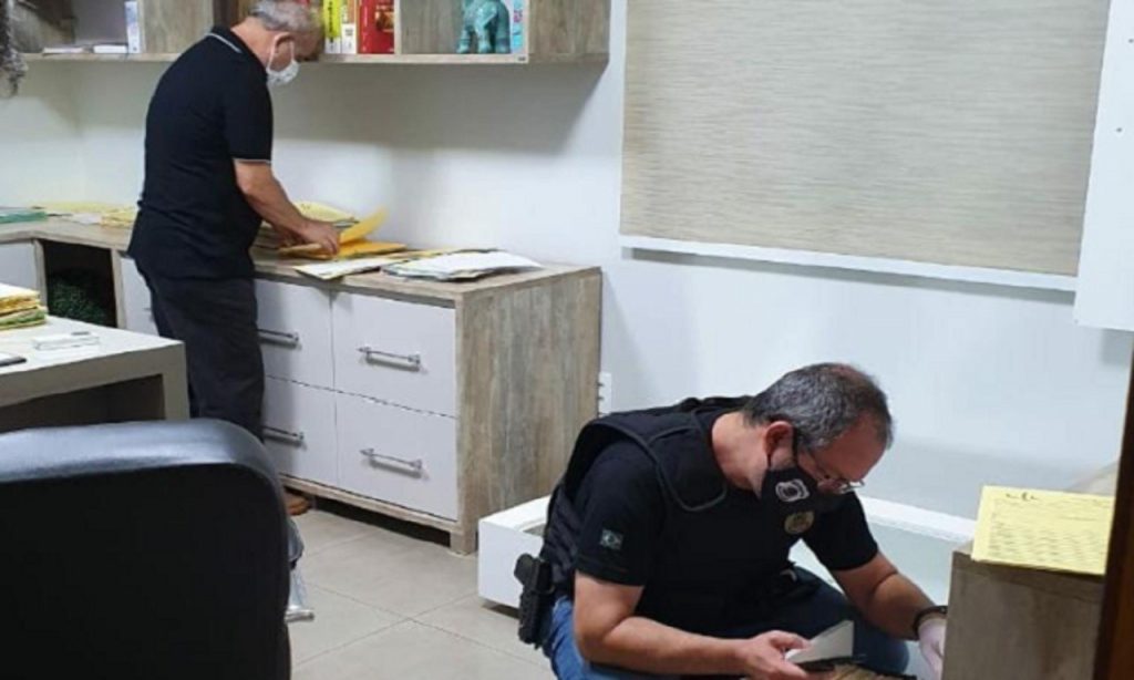Imagem Ilustrando a Notícia: PF cumpre mandados contra esquema de falsa aposentadoria em São Simão