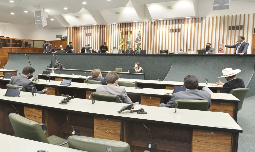 Imagem Ilustrando a Notícia: Deputados aprovam em definitivo novo regime previdência para Goiás