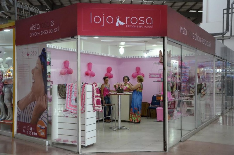 Imagem Ilustrando a Notícia: Shopping realiza ação social ‘loja rosa’
