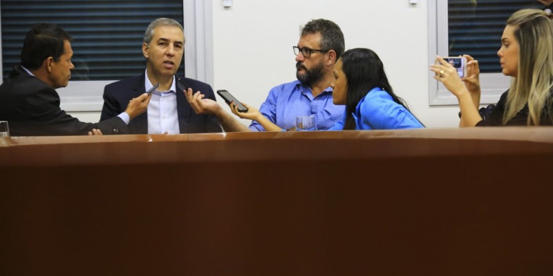 Imagem Ilustrando a Notícia: Em Anápolis, Zé Eliton diz que plano do governo será inovador