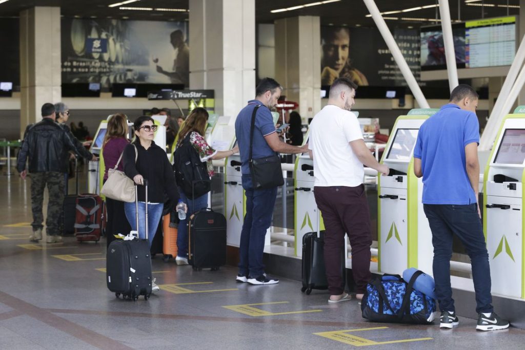 Imagem Ilustrando a Notícia: STJ mantém decisão que autoriza aéreas a cobrar bagagem despachada