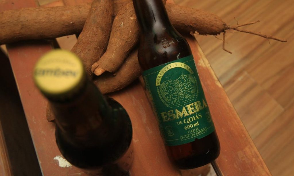 Imagem Ilustrando a Notícia: Ambev ajuda 385 pessoas ligadas à agricultura ao adquirir mandioca goiana para cerveja