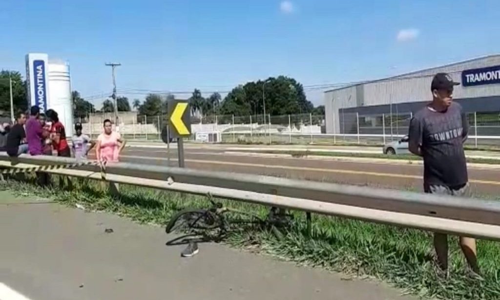 Imagem Ilustrando a Notícia: Ciclista morre após ser atropelado por carro na BR-153, em Goiânia