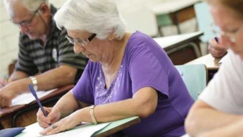 Imagem Ilustrando a Notícia: Projeto de lei determina que universidades ofereçam curso de extensão a idosos