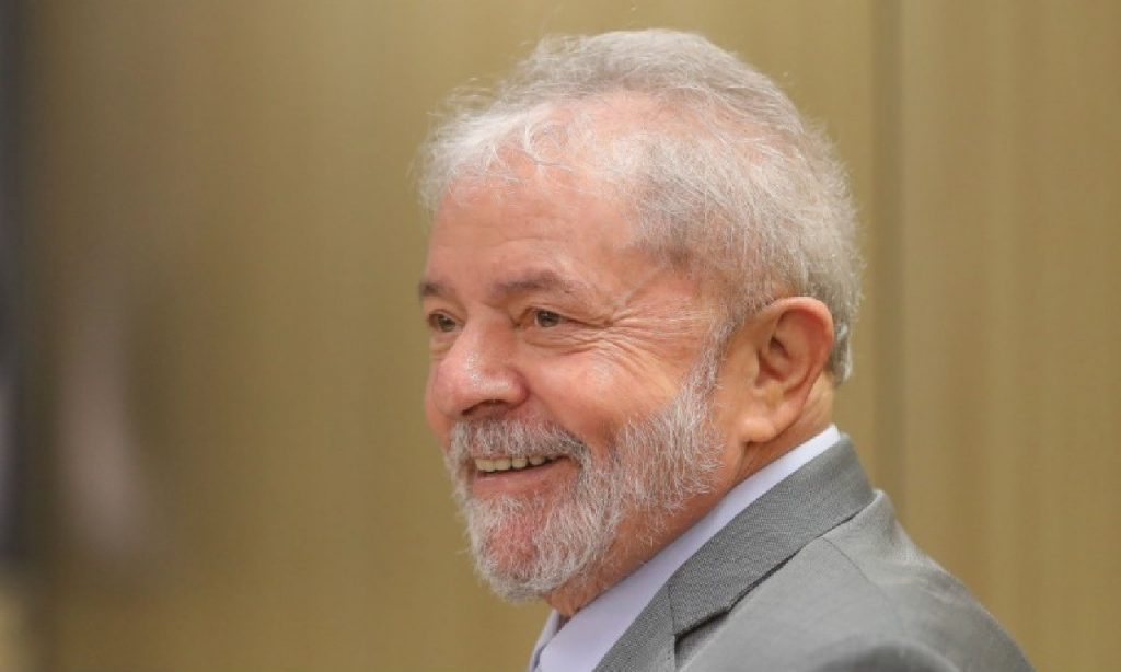Imagem Ilustrando a Notícia: STF acata pedido de defesa e mantém Lula em Curitiba