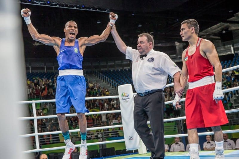 Imagem Ilustrando a Notícia: Boxe: Robson Conceição vence cubano e disputará ouro