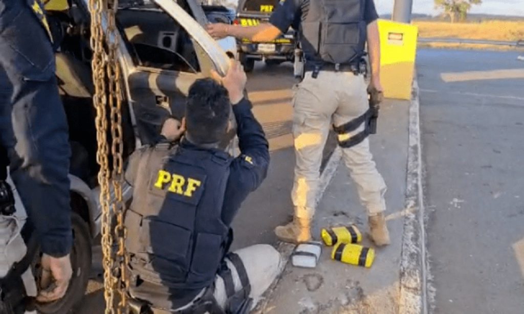 Imagem Ilustrando a Notícia: Motorista de aplicativo é preso suspeito de transportar droga na BR-153