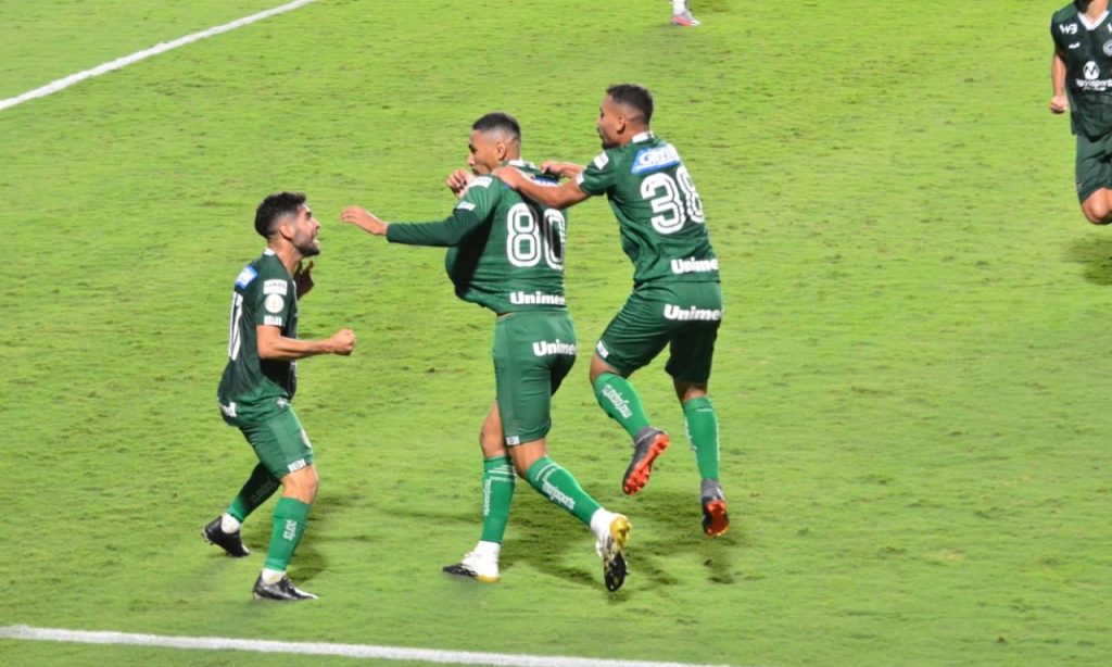 Imagem Ilustrando a Notícia: Com gol salvador de Figueira, Goiás volta a vencer após onze jogos