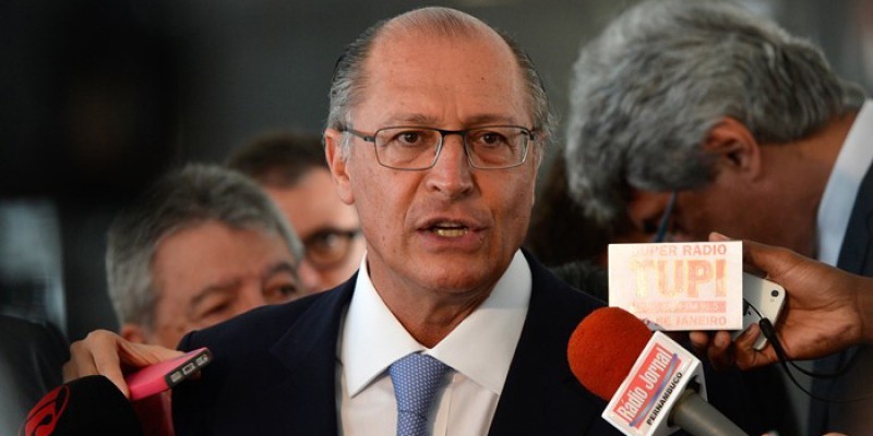 Imagem Ilustrando a Notícia: Alckmin diz que o país irá aos “caos” se Bolsonaro for eleito