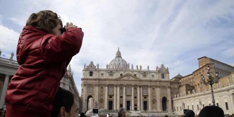 Imagem Ilustrando a Notícia: Vaticano condena sacerdote acusado de pedofilia a cinco anos