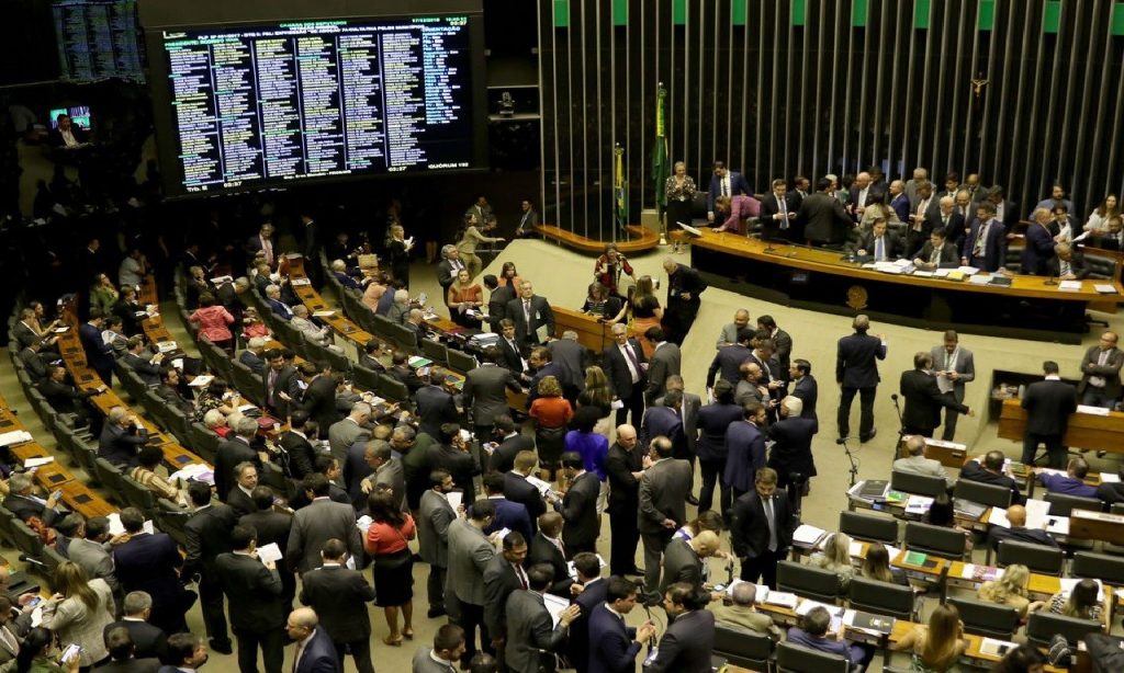 Imagem Ilustrando a Notícia: Câmara aprova PEC que aumenta repasse de recursos aos municípios