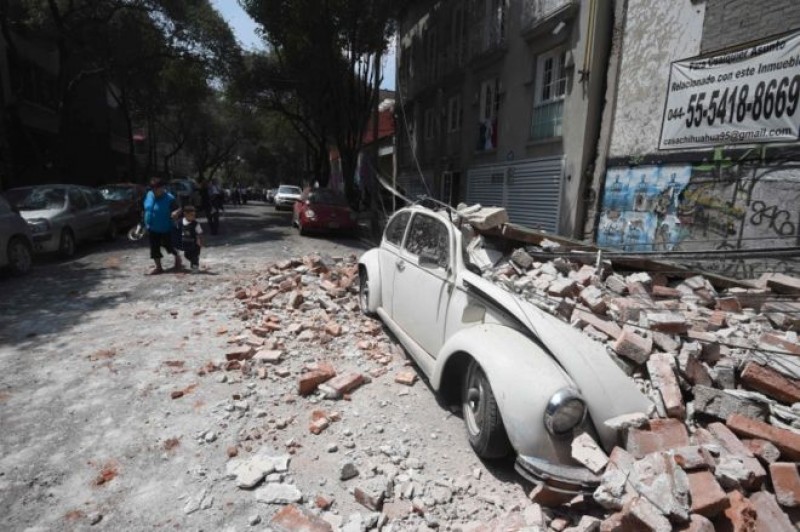 Imagem Ilustrando a Notícia: Autoridades mexicanas estimam que 50 pessoas continuam soterradas após terremoto