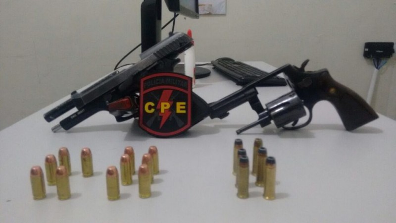 Imagem Ilustrando a Notícia: Em Anápolis, três homens são presos por posse de armas e carros roubados
