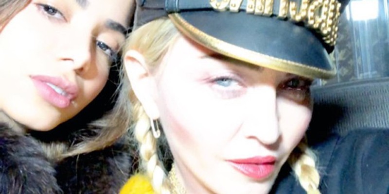 Imagem Ilustrando a Notícia: Anitta posta foto com Madonna e fãs acreditam em parceria musical