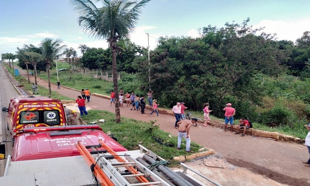 Imagem Ilustrando a Notícia: Capotamento deixa três pessoas feridas na GO-070, em Goianira