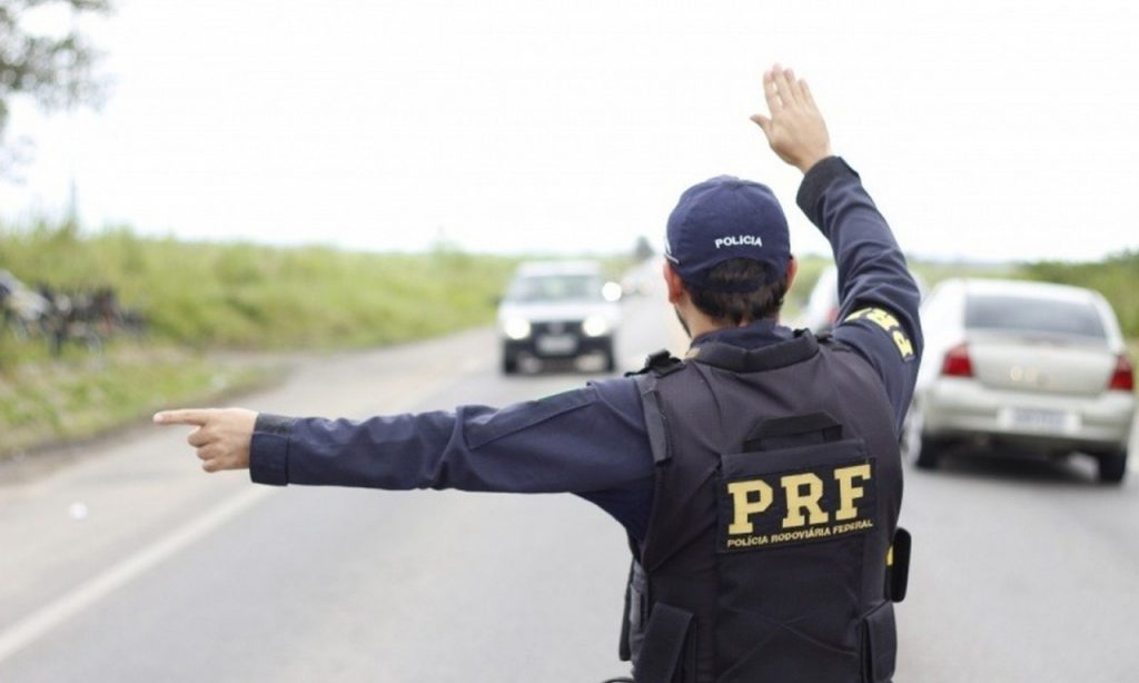 Imagem Ilustrando a Notícia: PRF faz operação para coibir imprudência nas rodovias goianas no feriado