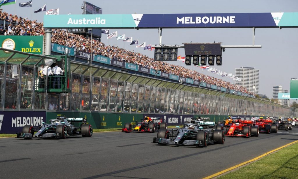 Imagem Ilustrando a Notícia: Fórmula 1 adia GP da Austrália, afirma site
