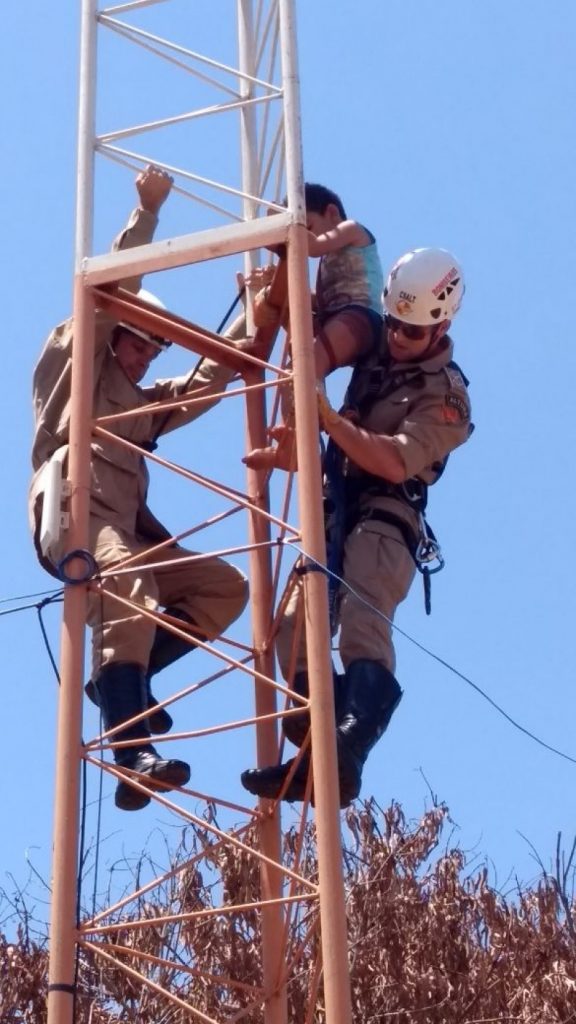 Imagem Ilustrando a Notícia: Corpo de Bombeiros Militar resgata criança de 4 anos em torre