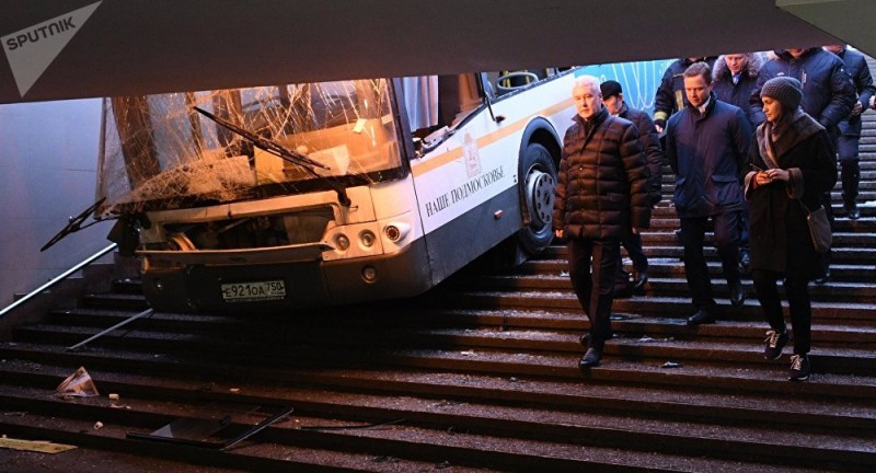 Imagem Ilustrando a Notícia: Ônibus invade calçada, atropela e mata pelo menos 4 pessoas em Moscou