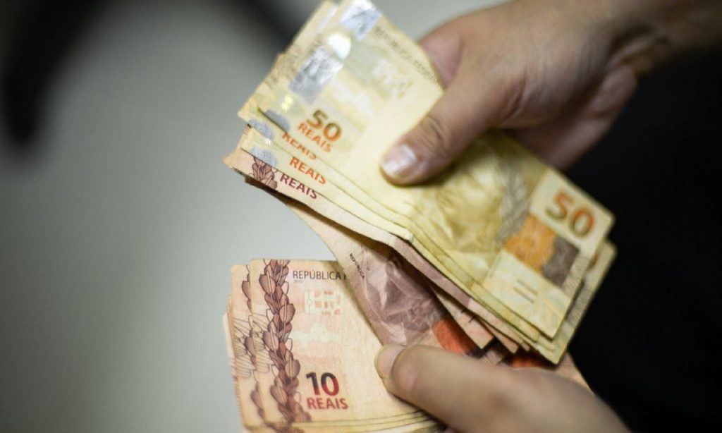 Imagem Ilustrando a Notícia: Ministério Público bloqueia R$ 1,6 mi em bens do prefeito de Itapuranga