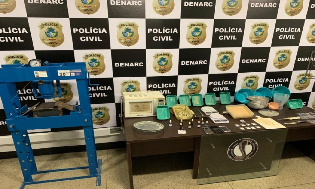 Imagem Ilustrando a Notícia: PC estoura laboratório de drogas e prende suspeito de tráfico em Goiânia
