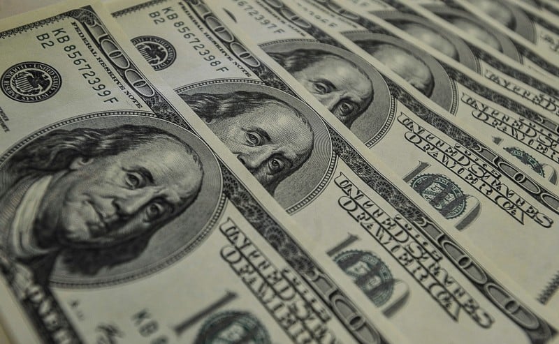 Imagem Ilustrando a Notícia: Dólar abre em baixa após votação do impeachment