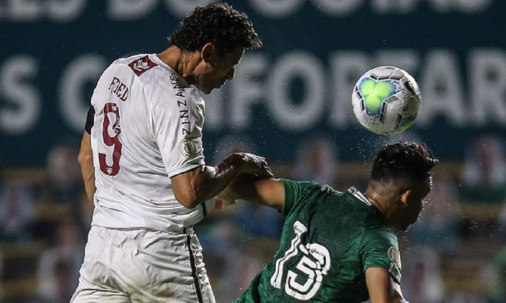 Imagem Ilustrando a Notícia: Goiás sofre quatro gols e perde em casa para o Fluminense