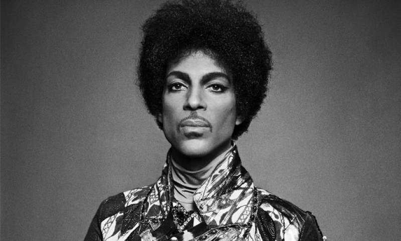 Imagem Ilustrando a Notícia: Artistas lamentam a morte de Prince, e homenageiam o cantor nas redes sociais