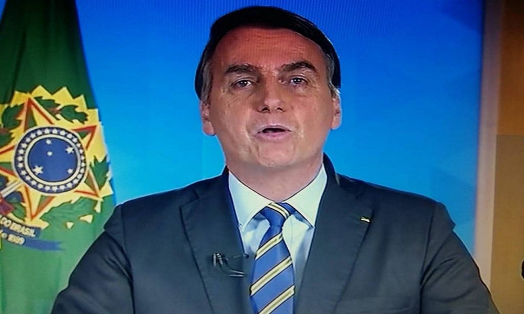Imagem Ilustrando a Notícia: Em pronunciamento, Bolsonaro pede volta ao trabalho e defende cloroquina
