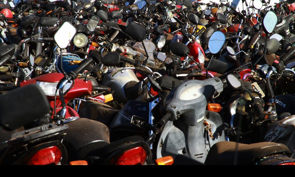 Imagem Ilustrando a Notícia: Um mar de motos apreendidas