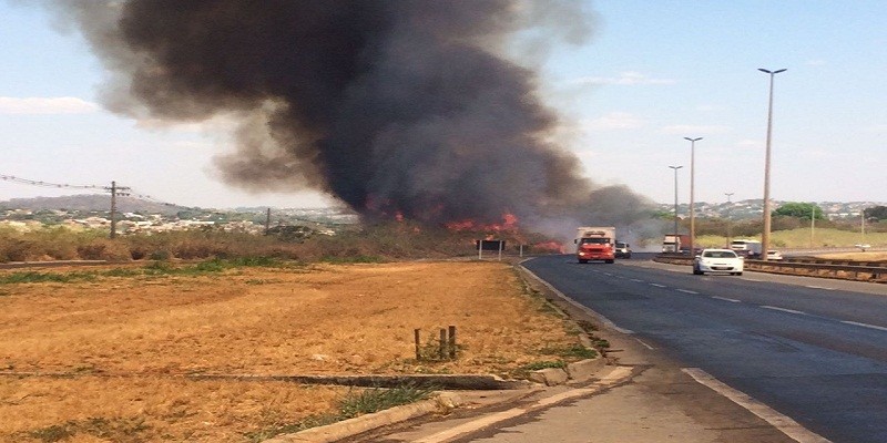 Imagem Ilustrando a Notícia: Goiânia ‘pegando fogo’ durante período de seca na capital