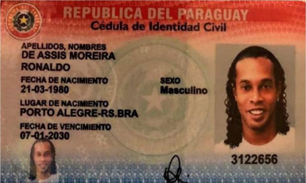 Imagem Ilustrando a Notícia: Justiça do Paraguai nega prisão domiciliar a Ronaldinho por não possuir imóvel no país