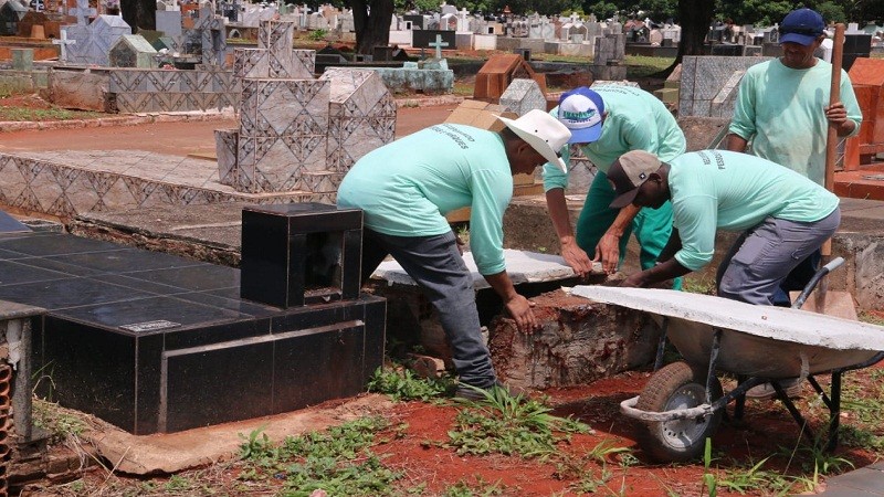 Imagem Ilustrando a Notícia: Presos recuperam e revitalizam cemitérios para feriado de Finados