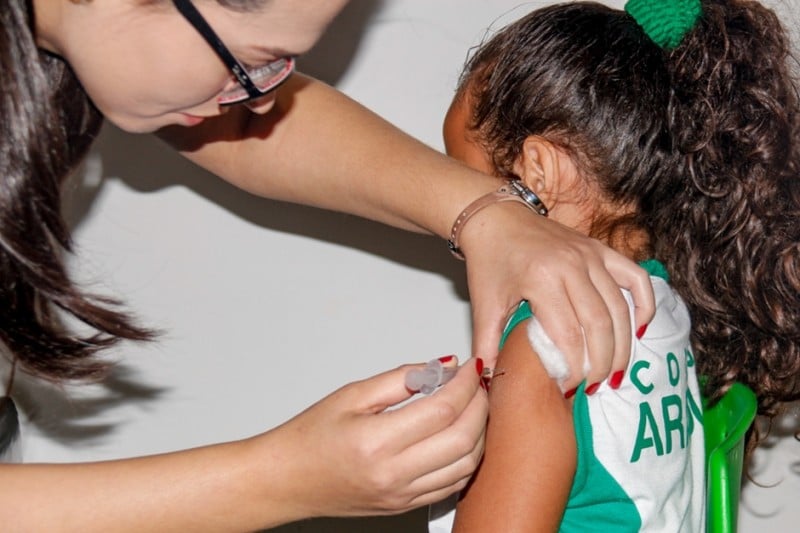 Imagem Ilustrando a Notícia: Mais de 5 mil adolescentes recebem vacinas contra HPV e Meningite