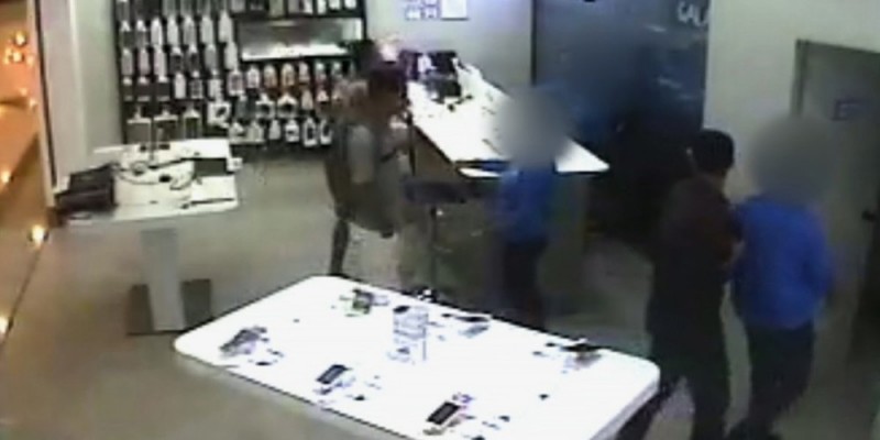 Imagem Ilustrando a Notícia: Ladrões rendem funcionários e assaltam loja em shopping