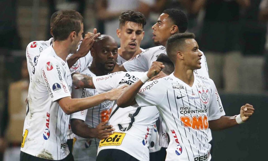 Imagem Ilustrando a Notícia: Corinthians recebe Independiente buscando final inédita