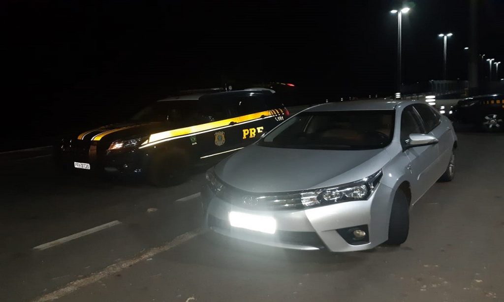 Imagem Ilustrando a Notícia: Carro furtado em Minas Gerais é recuperado pela PRF em Hidrolândia