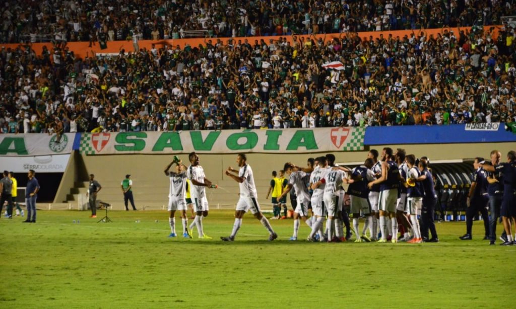 Imagem Ilustrando a Notícia: Palmeiras marca no último lance e vence o Goiás no Serra Dourada