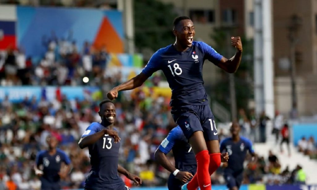 Imagem Ilustrando a Notícia: França marca dois gols em dois minutos e vence o Chile