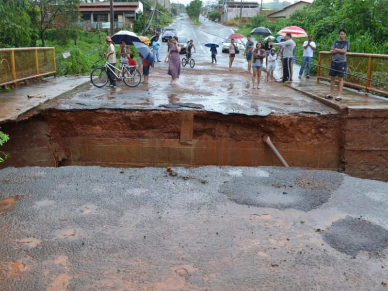 Imagem Ilustrando a Notícia: Após temporal a cidade Ceres decreta situação de emergência