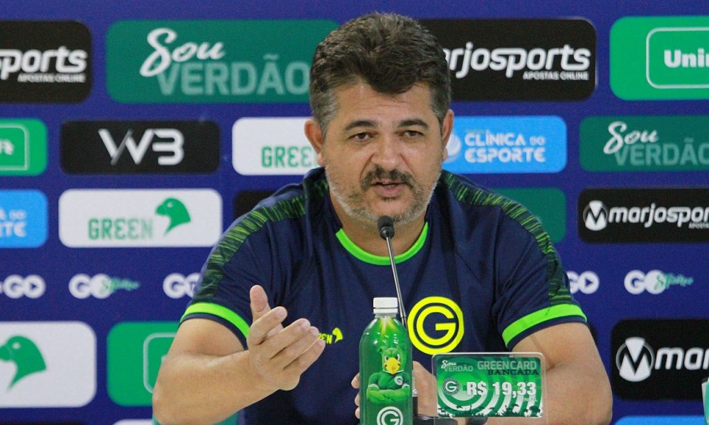 Imagem Ilustrando a Notícia: Ney Franco pode realizar mudanças no Goiás para enfrentar o Fluminense