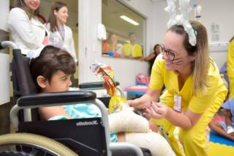 Imagem Ilustrando a Notícia: Crianças pacientes de unidades de terapia comemoram a Páscoa