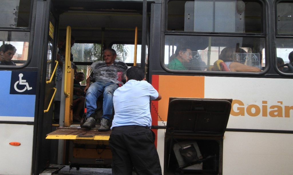 Imagem Ilustrando a Notícia: Transporte público ainda é desafio para pessoas com algum tipo de deficiência
